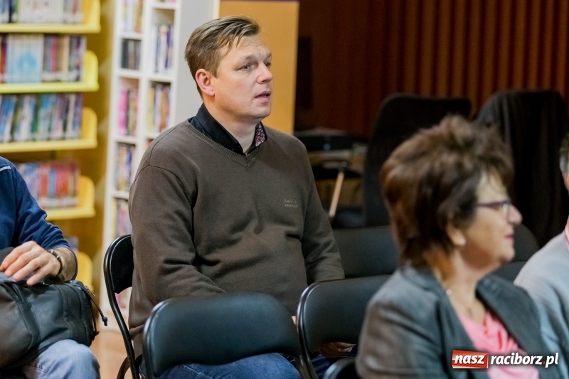 Zdjęcie w galerii na portalu naszraciborz.pl: Olgierd Łukaszewicz gościem raciborskiej biblioteki wiadomości z regionu