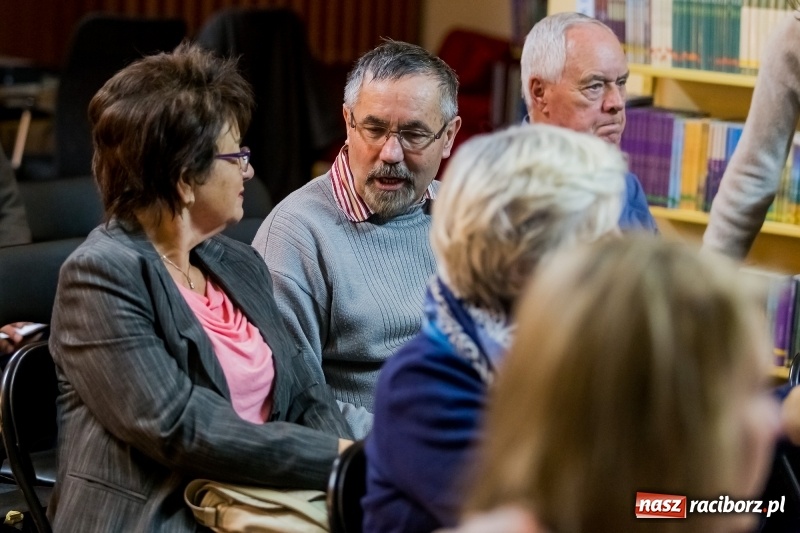 Zdjęcie w galerii na portalu naszraciborz.pl: Olgierd Łukaszewicz gościem raciborskiej biblioteki wiadomości z regionu