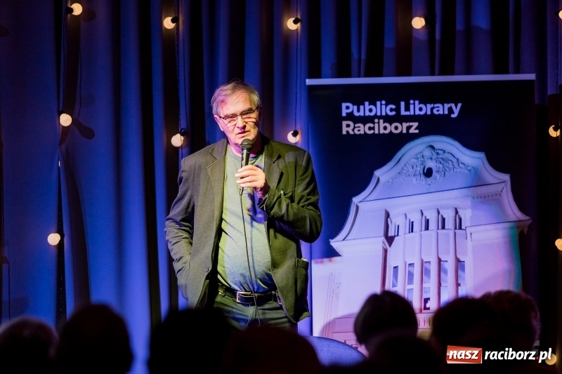 Zdjęcie w galerii na portalu naszraciborz.pl: Olgierd Łukaszewicz gościem raciborskiej biblioteki wiadomości z regionu