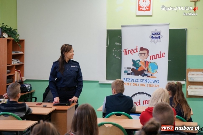 Zdjęcie w galerii na portalu naszraciborz.pl: Raciborscy policjanci na spotkaniu w Szkole Podstawowej w Kornowacu wiadomości z regionu
