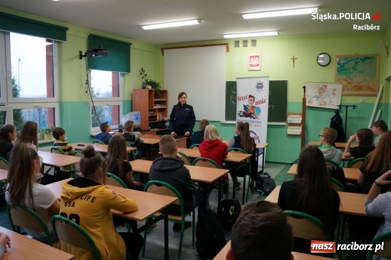 Zdjęcie w galerii na portalu naszraciborz.pl: Raciborscy policjanci na spotkaniu w Szkole Podstawowej w Kornowacu wiadomości z regionu