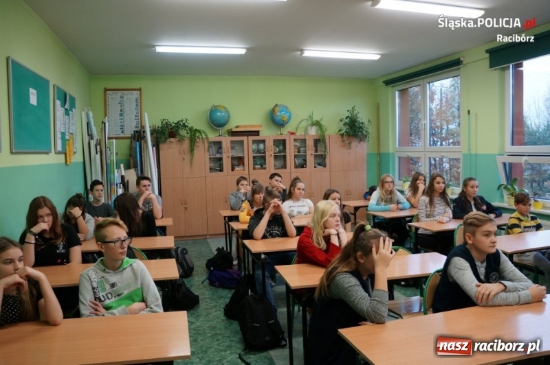 Zdjęcie w galerii na portalu naszraciborz.pl: Raciborscy policjanci na spotkaniu w Szkole Podstawowej w Kornowacu wiadomości z regionu