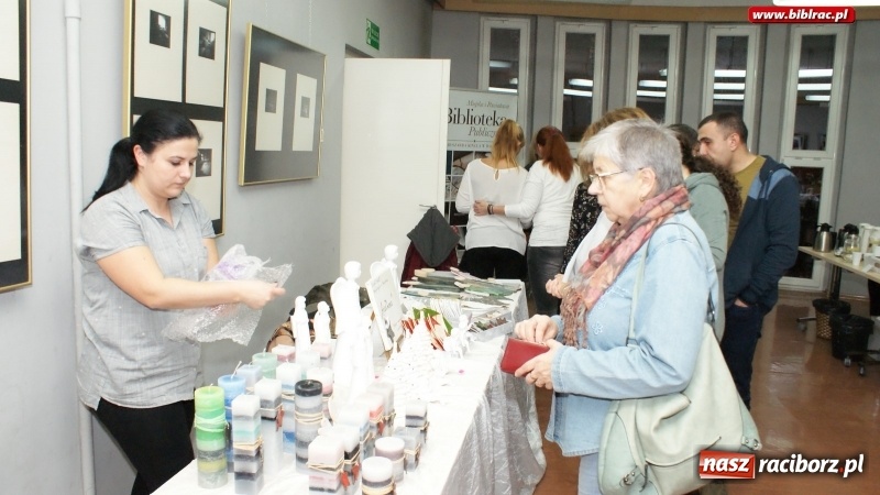 Zdjęcie w galerii na portalu naszraciborz.pl: Filmowa Noc w bibliotece z… Olgierdem Łukaszewiczem i innymi atrakcjami wiadomości z regionu