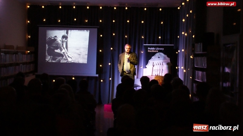 Zdjęcie w galerii na portalu naszraciborz.pl: Filmowa Noc w bibliotece z… Olgierdem Łukaszewiczem i innymi atrakcjami wiadomości z regionu