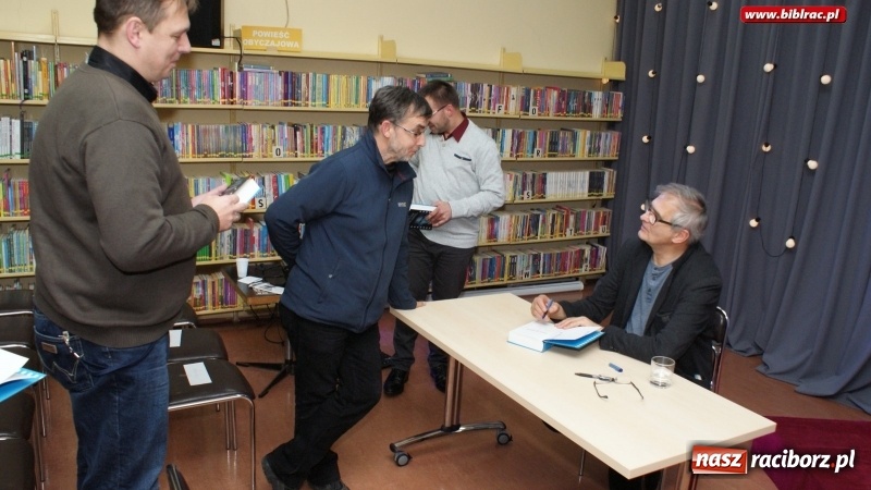 Zdjęcie w galerii na portalu naszraciborz.pl: Filmowa Noc w bibliotece z… Olgierdem Łukaszewiczem i innymi atrakcjami wiadomości z regionu