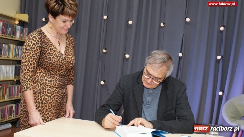 Zdjęcie w galerii na portalu naszraciborz.pl: Filmowa Noc w bibliotece z… Olgierdem Łukaszewiczem i innymi atrakcjami wiadomości z regionu