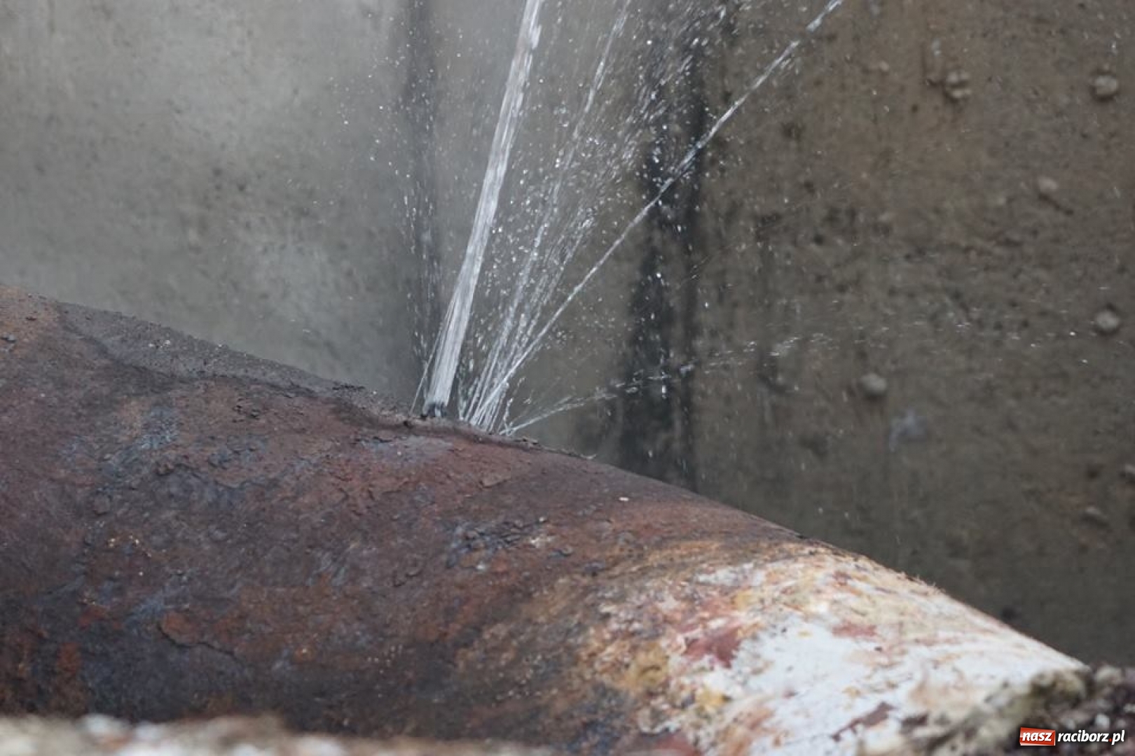 Zdjęcie w galerii na portalu naszraciborz.pl: Awaria sieci ciepłowniczej usunięta. Ogrzewanie powoli wraca do mieszkań wiadomości z regionu