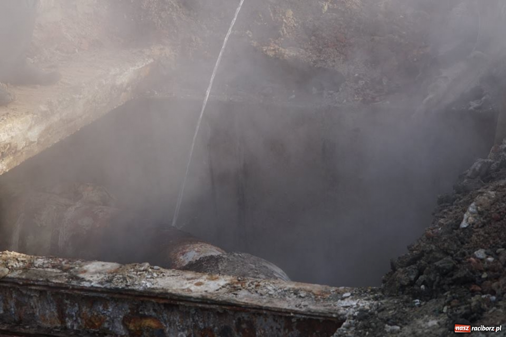 Zdjęcie w galerii na portalu naszraciborz.pl: Awaria sieci ciepłowniczej usunięta. Ogrzewanie powoli wraca do mieszkań wiadomości z regionu