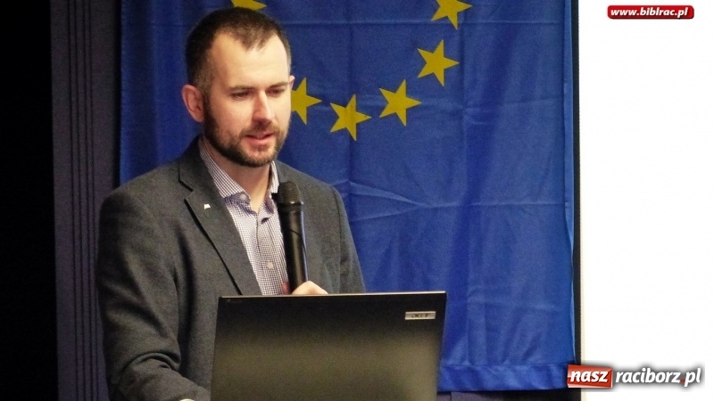 Zdjęcie w galerii na portalu naszraciborz.pl: Nie tylko Hrabal! - spotkanie z Marcinem Skrabką w bibliotece w Karwinie wiadomości z regionu