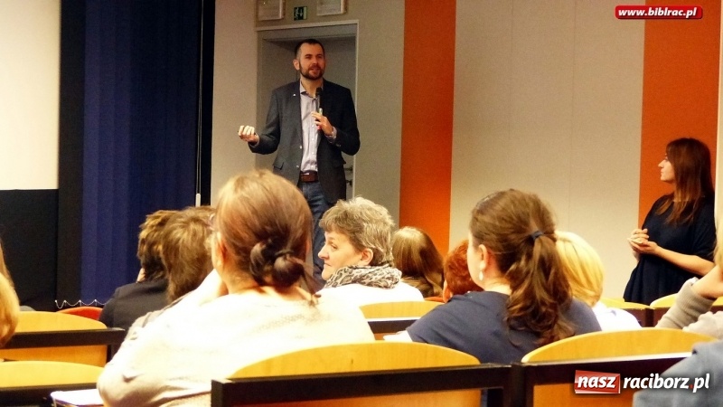 Zdjęcie w galerii na portalu naszraciborz.pl: Nie tylko Hrabal! - spotkanie z Marcinem Skrabką w bibliotece w Karwinie wiadomości z regionu