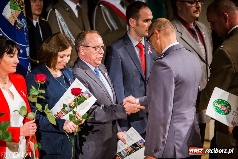Zdjęcie w galerii na portalu naszraciborz.pl: Raciborskie obchody Narodowego Święta Niepodległości i Dnia Służby Cywilnej wiadomości z regionu