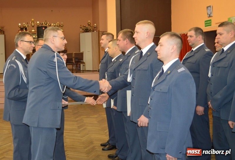 Zdjęcie w galerii na portalu naszraciborz.pl: Awanse na wyższe stopnie służbowe w Zakładzie Karnym w Raciborzu wiadomości z regionu