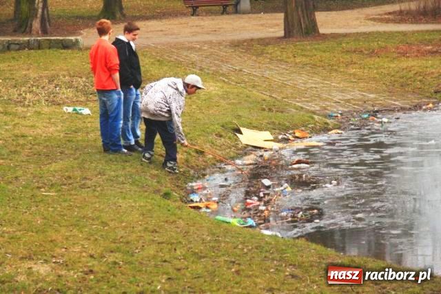 Zdjęcie w galerii na portalu naszraciborz.pl: Generalne porządki po zimie wiadomości z regionu