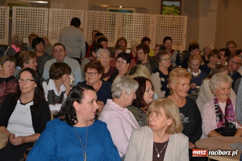 Zdjęcie w galerii na portalu naszraciborz.pl: Ocalmy je od zapomnienia. Wieczór przy świecach w Tworkowie  wiadomości z regionu