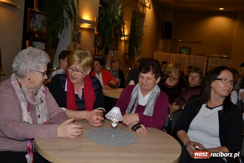 Zdjęcie w galerii na portalu naszraciborz.pl: Ocalmy je od zapomnienia. Wieczór przy świecach w Tworkowie  wiadomości z regionu