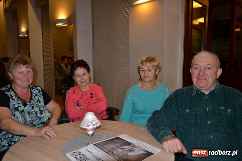 Zdjęcie w galerii na portalu naszraciborz.pl: Ocalmy je od zapomnienia. Wieczór przy świecach w Tworkowie  wiadomości z regionu