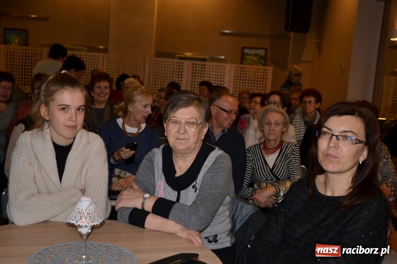 Zdjęcie w galerii na portalu naszraciborz.pl: Ocalmy je od zapomnienia. Wieczór przy świecach w Tworkowie  wiadomości z regionu