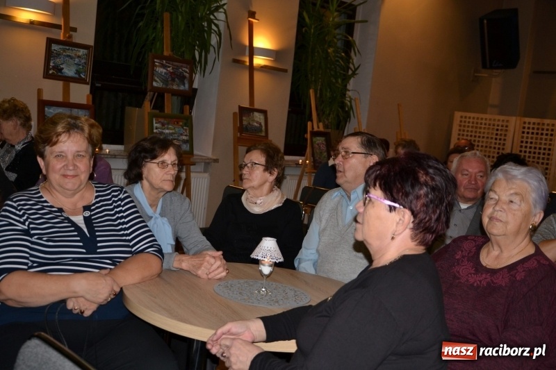 Zdjęcie w galerii na portalu naszraciborz.pl: Ocalmy je od zapomnienia. Wieczór przy świecach w Tworkowie  wiadomości z regionu