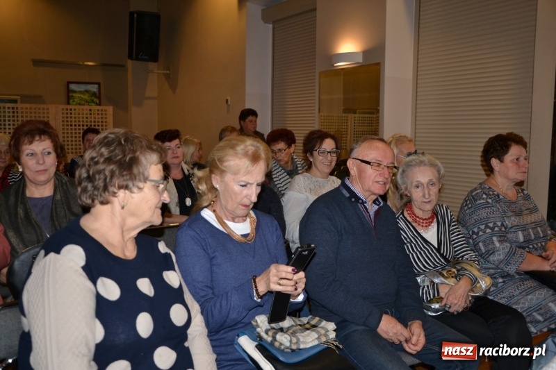 Zdjęcie w galerii na portalu naszraciborz.pl: Ocalmy je od zapomnienia. Wieczór przy świecach w Tworkowie  wiadomości z regionu