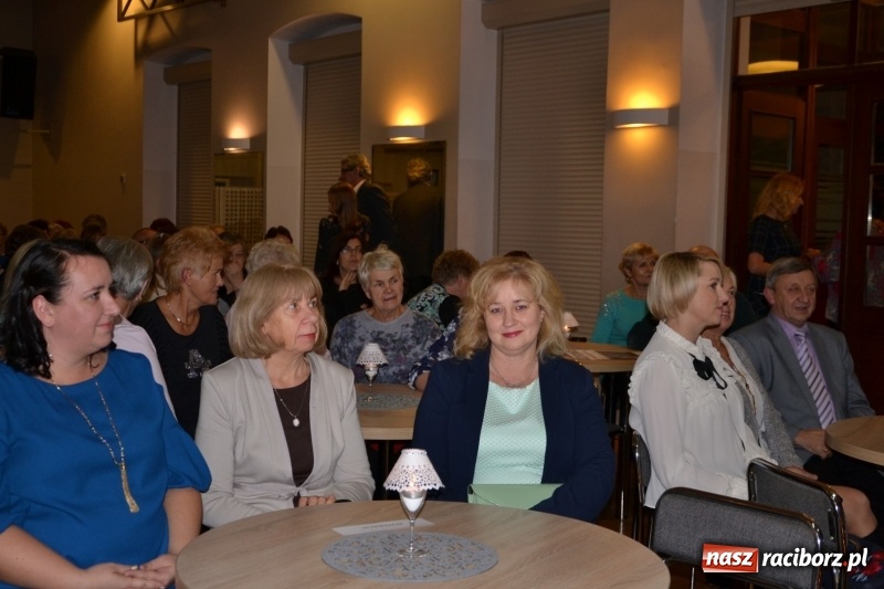 Zdjęcie w galerii na portalu naszraciborz.pl: Ocalmy je od zapomnienia. Wieczór przy świecach w Tworkowie  wiadomości z regionu