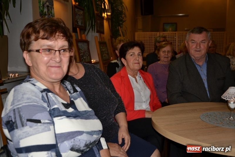 Zdjęcie w galerii na portalu naszraciborz.pl: Ocalmy je od zapomnienia. Wieczór przy świecach w Tworkowie  wiadomości z regionu