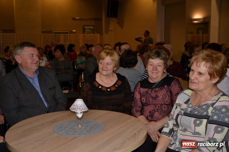 Zdjęcie w galerii na portalu naszraciborz.pl: Ocalmy je od zapomnienia. Wieczór przy świecach w Tworkowie  wiadomości z regionu