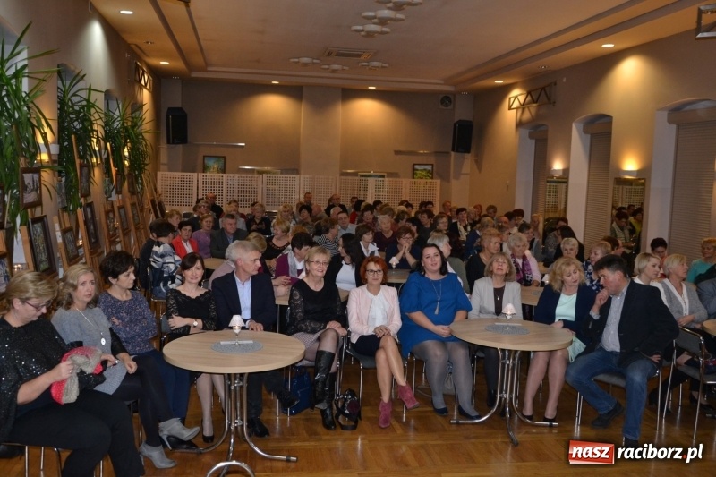 Zdjęcie w galerii na portalu naszraciborz.pl: Ocalmy je od zapomnienia. Wieczór przy świecach w Tworkowie  wiadomości z regionu