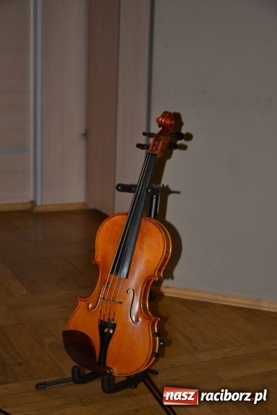 Zdjęcie w galerii na portalu naszraciborz.pl: Ocalmy je od zapomnienia. Wieczór przy świecach w Tworkowie  wiadomości z regionu