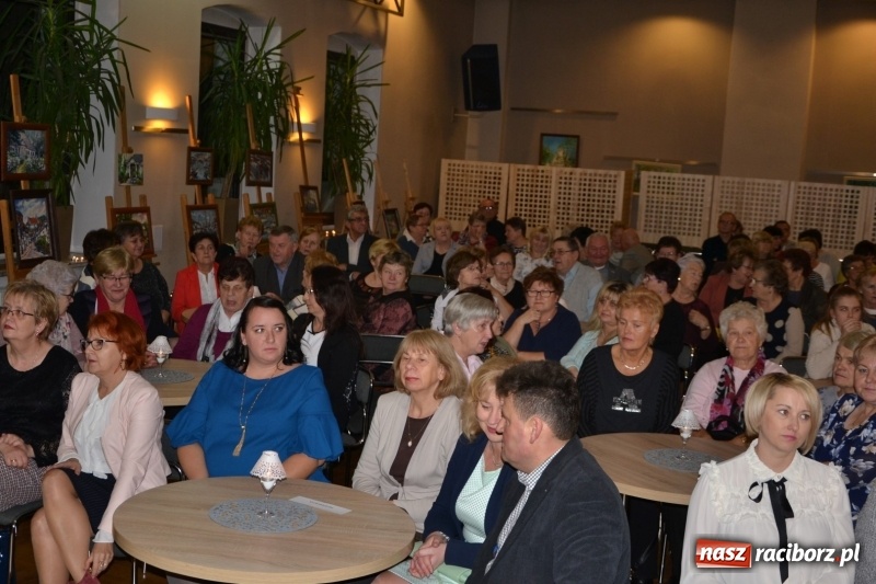 Zdjęcie w galerii na portalu naszraciborz.pl: Ocalmy je od zapomnienia. Wieczór przy świecach w Tworkowie  wiadomości z regionu