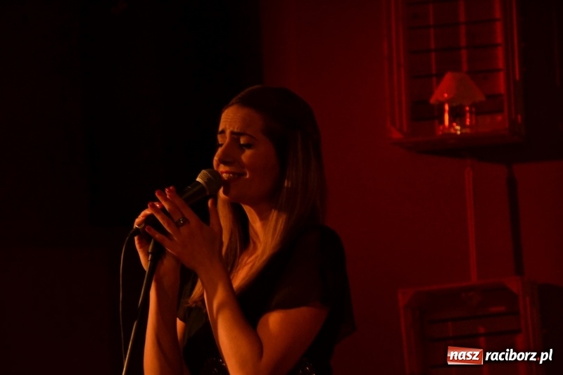 Zdjęcie w galerii na portalu naszraciborz.pl: Ocalmy je od zapomnienia. Wieczór przy świecach w Tworkowie  wiadomości z regionu