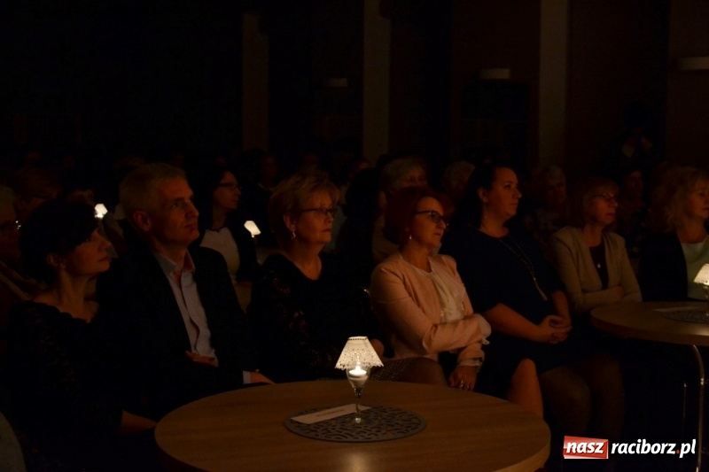 Zdjęcie w galerii na portalu naszraciborz.pl: Ocalmy je od zapomnienia. Wieczór przy świecach w Tworkowie  wiadomości z regionu