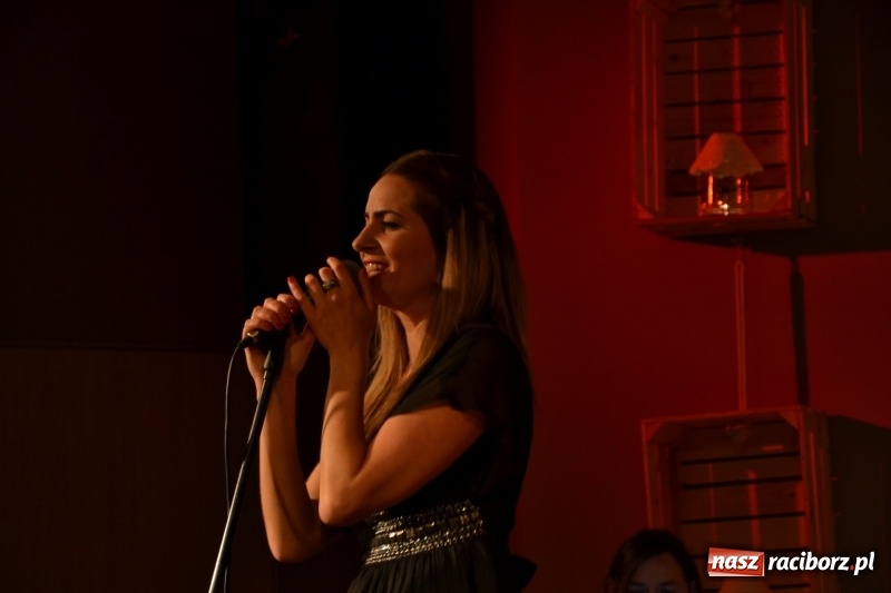 Zdjęcie w galerii na portalu naszraciborz.pl: Ocalmy je od zapomnienia. Wieczór przy świecach w Tworkowie  wiadomości z regionu