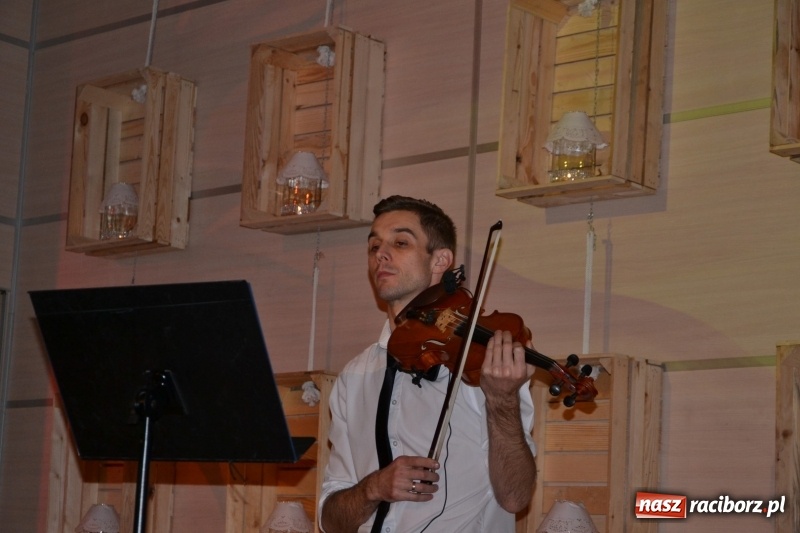 Zdjęcie w galerii na portalu naszraciborz.pl: Ocalmy je od zapomnienia. Wieczór przy świecach w Tworkowie  wiadomości z regionu