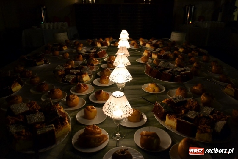 Zdjęcie w galerii na portalu naszraciborz.pl: Ocalmy je od zapomnienia. Wieczór przy świecach w Tworkowie  wiadomości z regionu