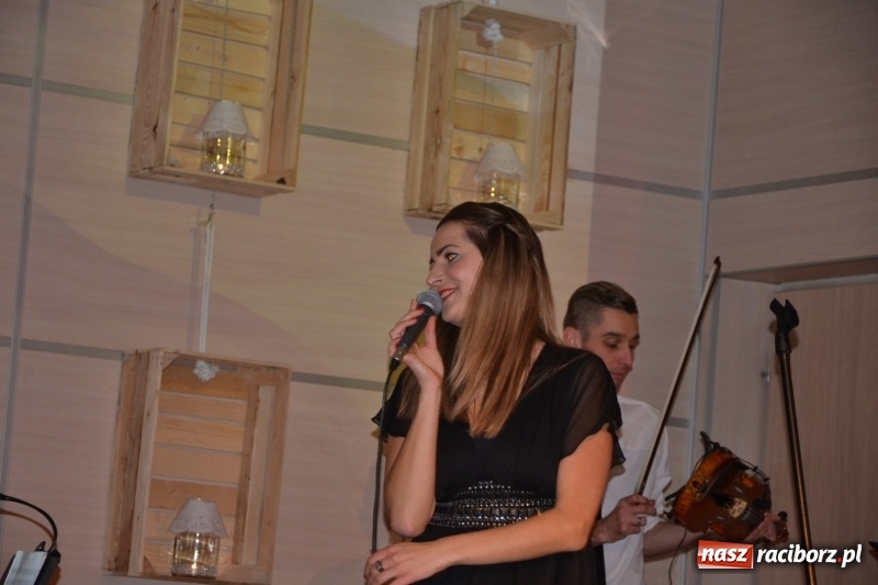 Zdjęcie w galerii na portalu naszraciborz.pl: Ocalmy je od zapomnienia. Wieczór przy świecach w Tworkowie  wiadomości z regionu