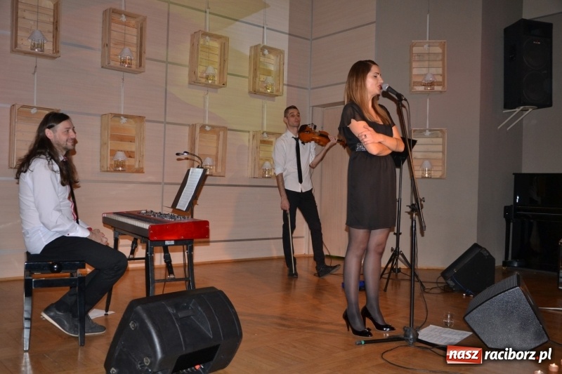 Zdjęcie w galerii na portalu naszraciborz.pl: Ocalmy je od zapomnienia. Wieczór przy świecach w Tworkowie  wiadomości z regionu