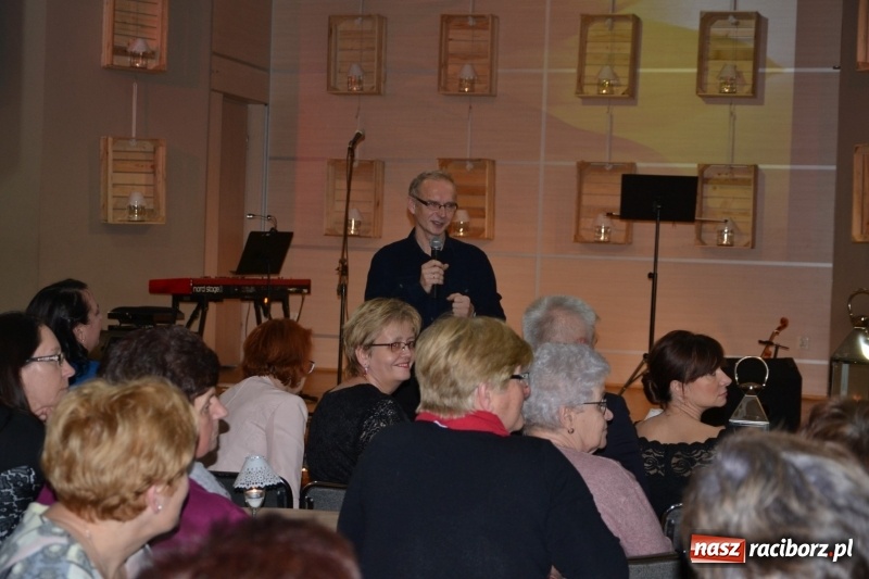 Zdjęcie w galerii na portalu naszraciborz.pl: Ocalmy je od zapomnienia. Wieczór przy świecach w Tworkowie  wiadomości z regionu