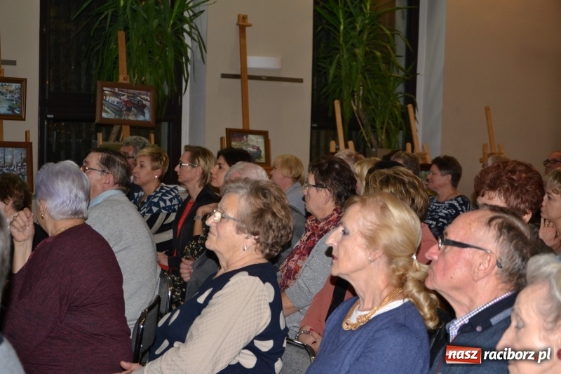 Zdjęcie w galerii na portalu naszraciborz.pl: Ocalmy je od zapomnienia. Wieczór przy świecach w Tworkowie  wiadomości z regionu