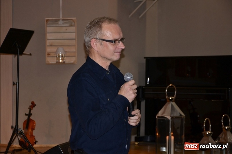 Zdjęcie w galerii na portalu naszraciborz.pl: Ocalmy je od zapomnienia. Wieczór przy świecach w Tworkowie  wiadomości z regionu