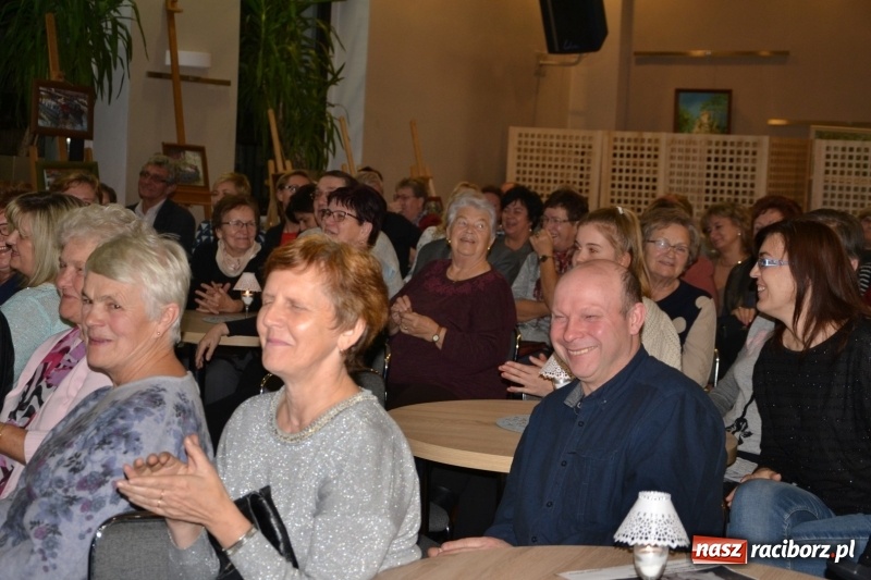 Zdjęcie w galerii na portalu naszraciborz.pl: Ocalmy je od zapomnienia. Wieczór przy świecach w Tworkowie  wiadomości z regionu