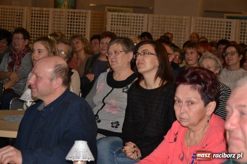 Zdjęcie w galerii na portalu naszraciborz.pl: Ocalmy je od zapomnienia. Wieczór przy świecach w Tworkowie  wiadomości z regionu