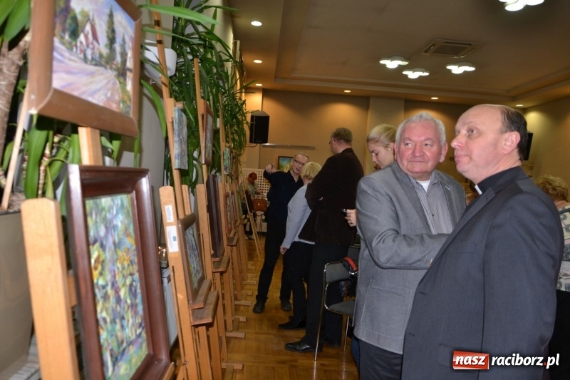 Zdjęcie w galerii na portalu naszraciborz.pl: Ocalmy je od zapomnienia. Wieczór przy świecach w Tworkowie  wiadomości z regionu