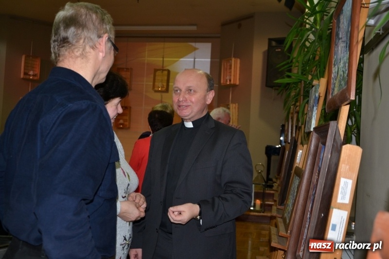 Zdjęcie w galerii na portalu naszraciborz.pl: Ocalmy je od zapomnienia. Wieczór przy świecach w Tworkowie  wiadomości z regionu