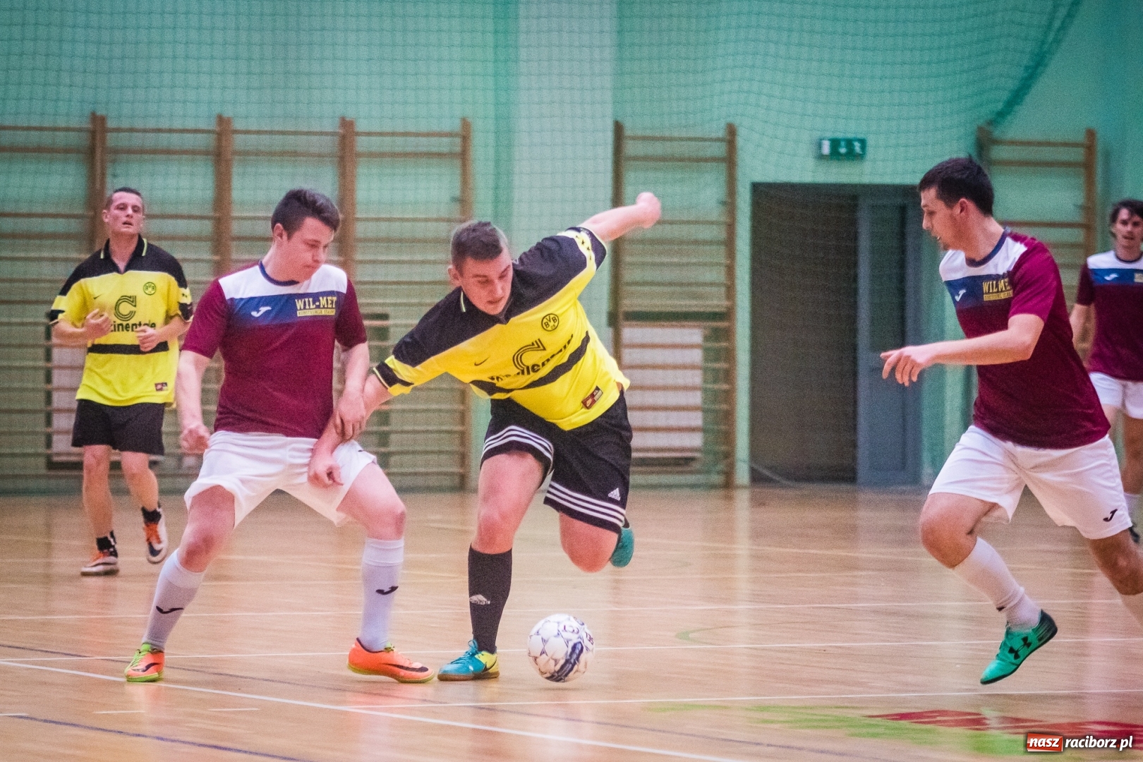 Zdjęcie w galerii na portalu naszraciborz.pl: Piątkowe emocje z HLPN. Wygrane Wil-Met i Geodezji Geo-Punkt wiadomości z regionu