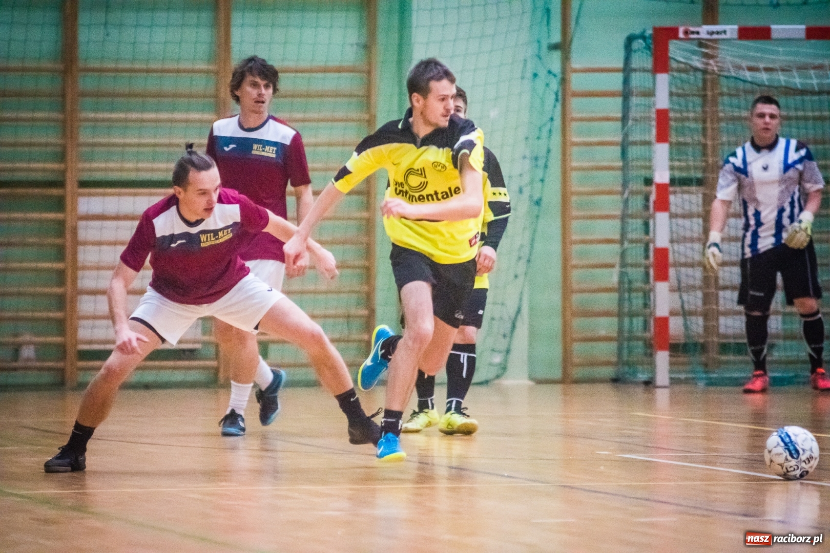 Zdjęcie w galerii na portalu naszraciborz.pl: Piątkowe emocje z HLPN. Wygrane Wil-Met i Geodezji Geo-Punkt wiadomości z regionu