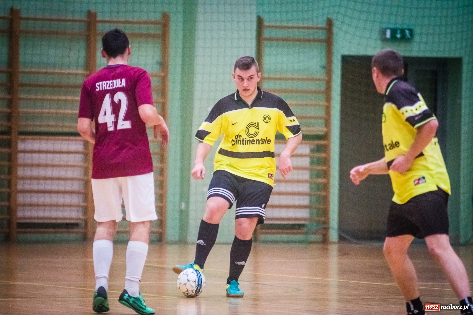 Zdjęcie w galerii na portalu naszraciborz.pl: Piątkowe emocje z HLPN. Wygrane Wil-Met i Geodezji Geo-Punkt wiadomości z regionu