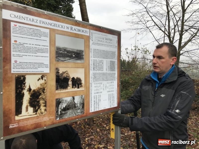 Zdjęcie w galerii na portalu naszraciborz.pl: Miasto i młodzież z poprawczaka wsparło Stowarzyszenie Odra 1945  wiadomości z regionu