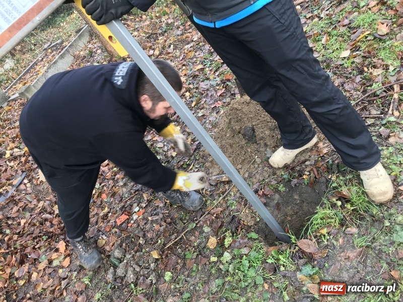 Zdjęcie w galerii na portalu naszraciborz.pl: Miasto i młodzież z poprawczaka wsparło Stowarzyszenie Odra 1945  wiadomości z regionu