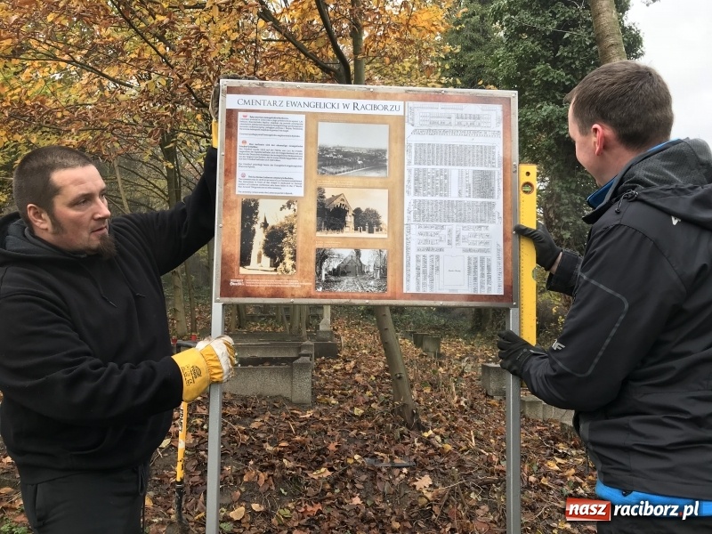 Zdjęcie w galerii na portalu naszraciborz.pl: Miasto i młodzież z poprawczaka wsparło Stowarzyszenie Odra 1945  wiadomości z regionu