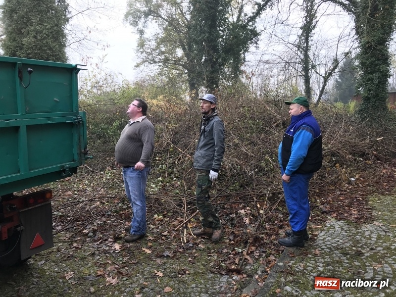 Zdjęcie w galerii na portalu naszraciborz.pl: Miasto i młodzież z poprawczaka wsparło Stowarzyszenie Odra 1945  wiadomości z regionu